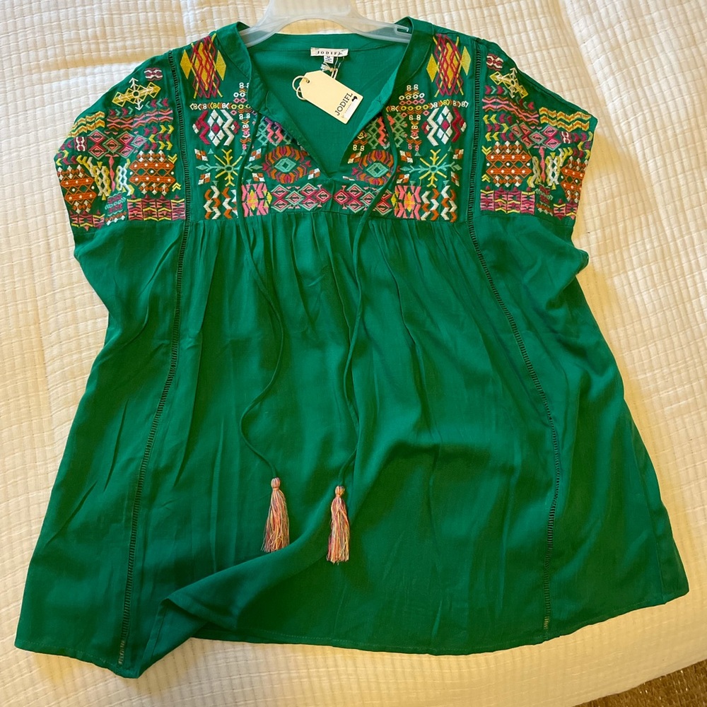 JODIFL Embroidered Kelly Green Top Medium NWT